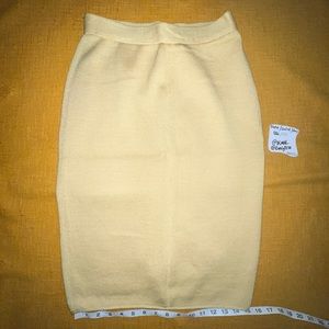 Vintage INSTANTE size 3 Wool Pencil Skirt. Made in Italy.